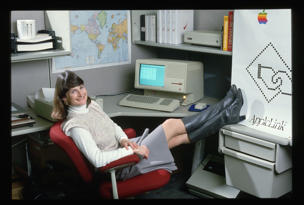 Ellen Nold, the manager for support programs for the Apple Link program at Apple Computer, in 1986. On her desk sits a Lisa, the first consumer-oriented personal computer to use a graphical user interface. Many of its features were incorporated into the Macintosh. (Photo by Roger Ressmeyer/Corbis/VCG via Getty Images)