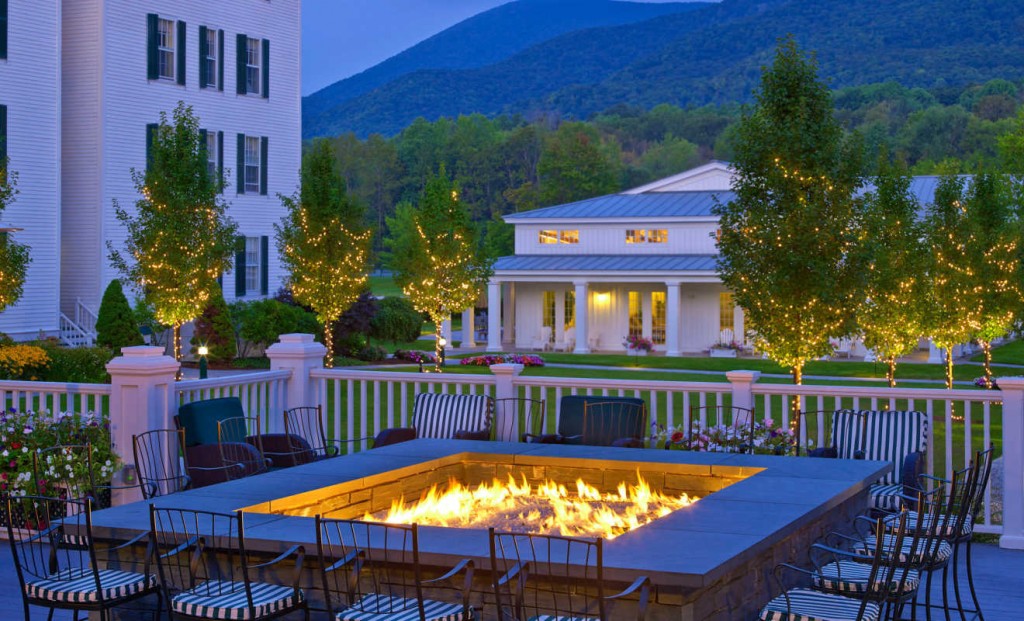 lux3382ag-158039-Vermont-Hotel-Falcon-Bar-Fire-Pit-1320x800